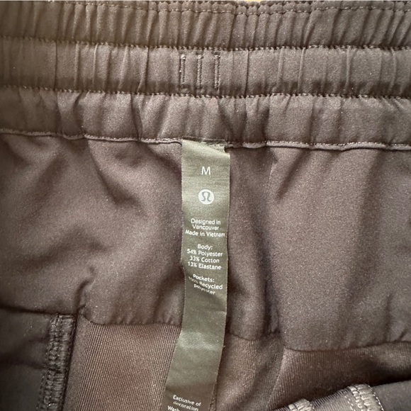 LULULEMON PANTS - Size M - Picture 4 of 4